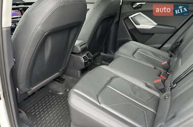 Позашляховик / Кросовер Audi Q3 2021 в 