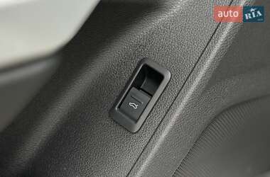 Позашляховик / Кросовер Audi Q3 2021 в 