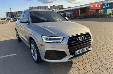 Внедорожник / Кроссовер Audi Q3 2016 в 
