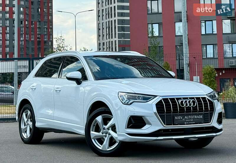 Позашляховик / Кросовер Audi Q3 2020 в 