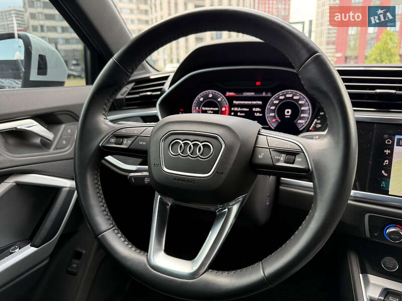 Позашляховик / Кросовер Audi Q3 2020 в Києві