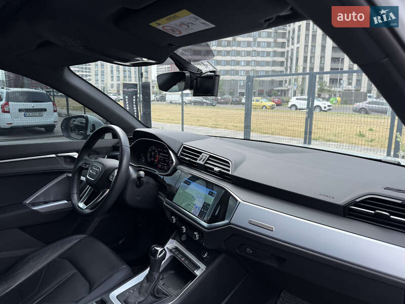 Позашляховик / Кросовер Audi Q3 2020 в Києві