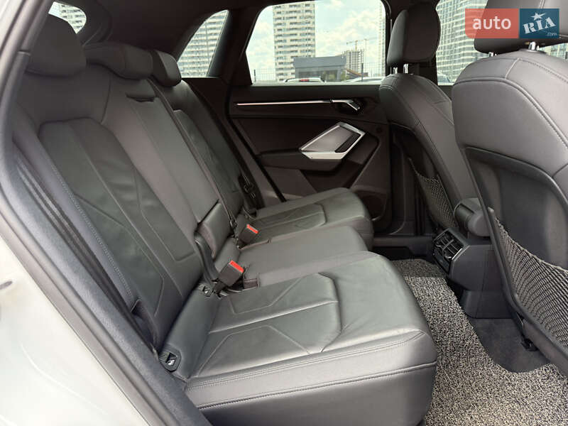 Позашляховик / Кросовер Audi Q3 2020 в Києві