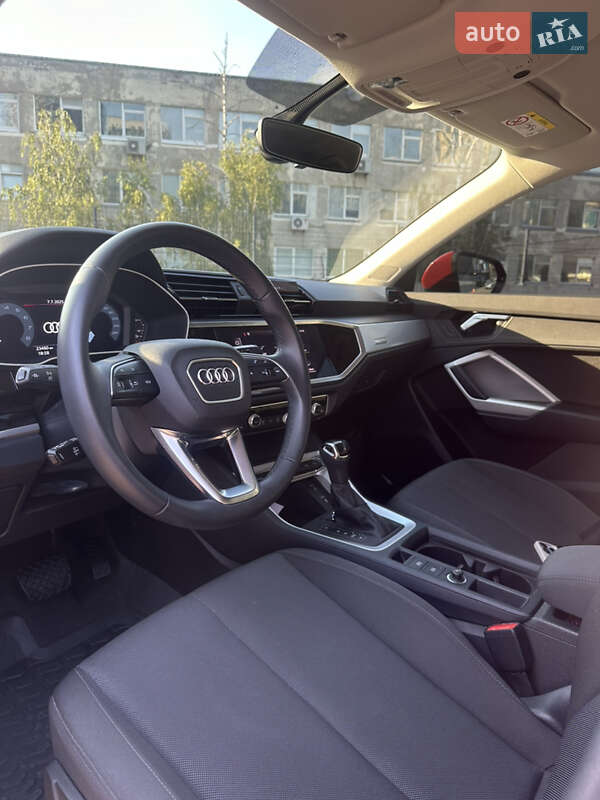 Позашляховик / Кросовер Audi Q3 2021 в Києві