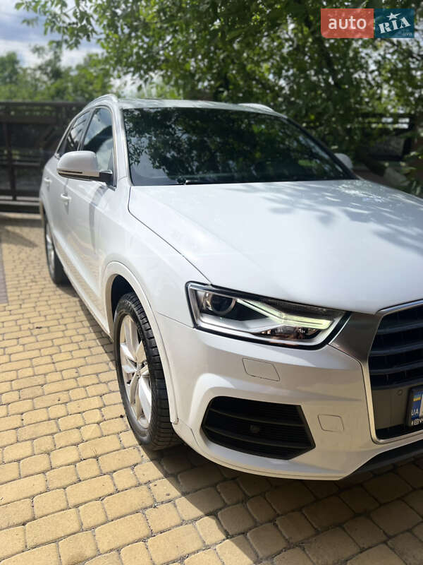 Внедорожник / Кроссовер Audi Q3 2017 в Ивано-Франковске