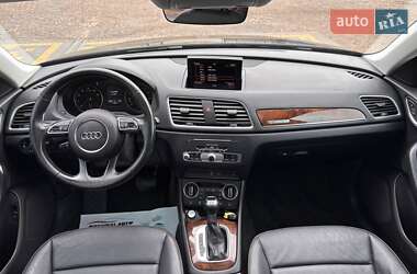 Внедорожник / Кроссовер Audi Q3 2017 в 