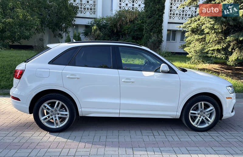 Позашляховик / Кросовер Audi Q3 2016 в Тернополі
