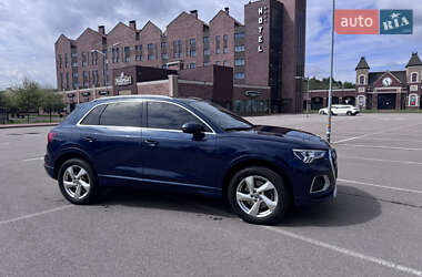 Внедорожник / Кроссовер Audi Q3 2020 в 