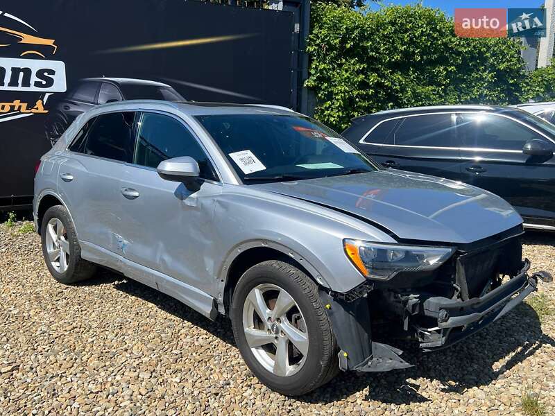 Позашляховик / Кросовер Audi Q3 2019 в Стрию