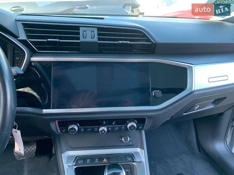Позашляховик / Кросовер Audi Q3 2019 в Стрию