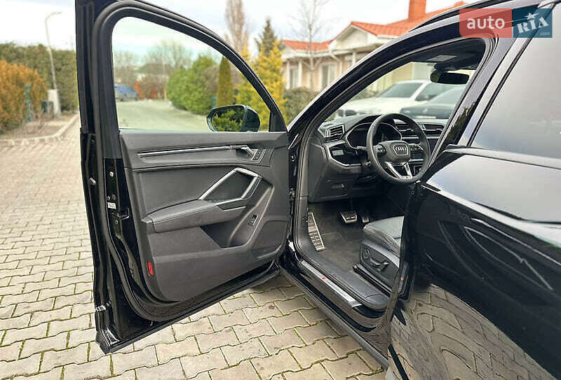 Внедорожник / Кроссовер Audi Q3 2020 в Киеве