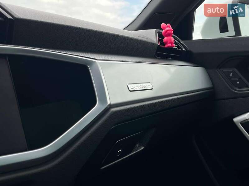 Позашляховик / Кросовер Audi Q3 2020 в Львові