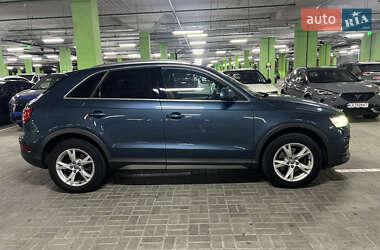 Позашляховик / Кросовер Audi Q3 2015 в 