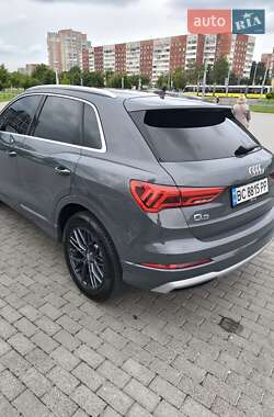 Внедорожник / Кроссовер Audi Q3 2019 в 