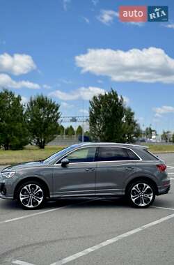 Позашляховик / Кросовер Audi Q3 2019 в 