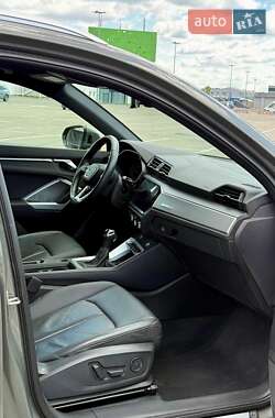 Позашляховик / Кросовер Audi Q3 2019 в 