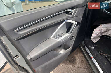 Внедорожник / Кроссовер Audi Q3 2021 в 
