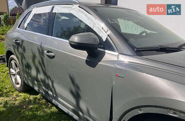 Внедорожник / Кроссовер Audi Q3 2021 в 