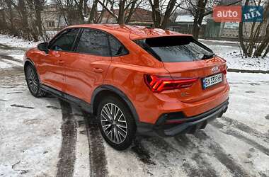 Позашляховик / Кросовер Audi Q3 2020 в 