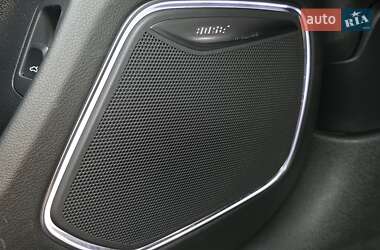 Внедорожник / Кроссовер Audi Q3 2015 в 