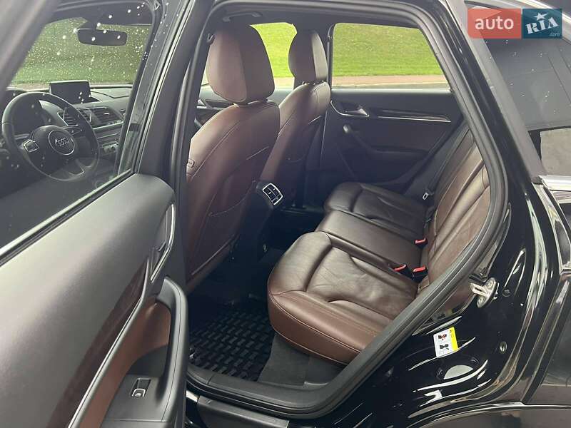 Внедорожник / Кроссовер Audi Q3 2016 в Киеве