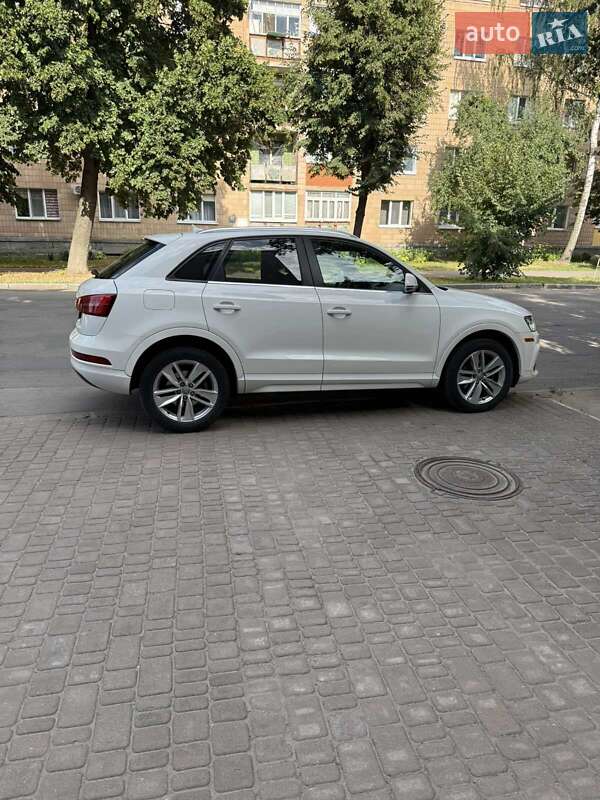 Внедорожник / Кроссовер Audi Q3 2017 в Лубнах