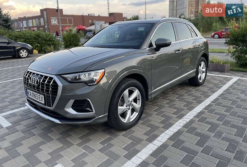 Внедорожник / Кроссовер Audi Q3 2019 в 