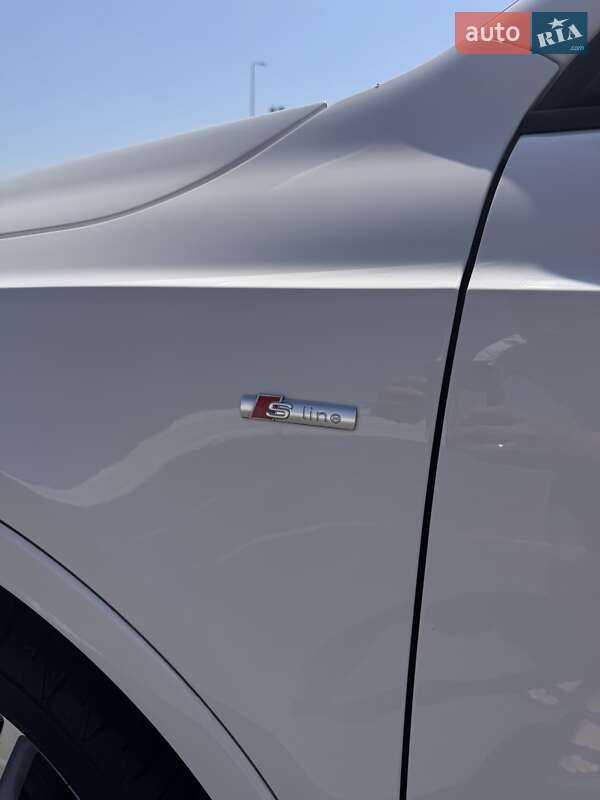 Внедорожник / Кроссовер Audi Q3 2017 в Львове