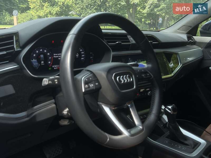 Внедорожник / Кроссовер Audi Q3 2019 в Киеве