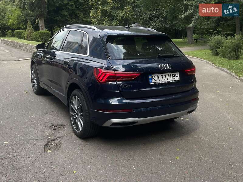 Внедорожник / Кроссовер Audi Q3 2019 в Киеве