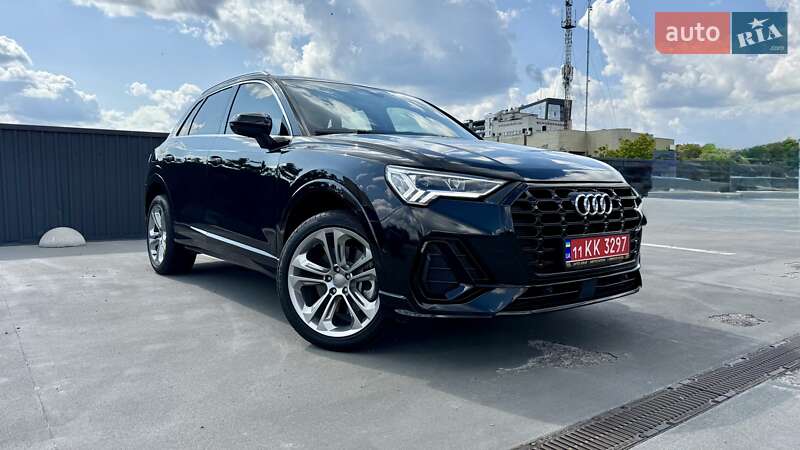 Внедорожник / Кроссовер Audi Q3 2021 в Киеве
