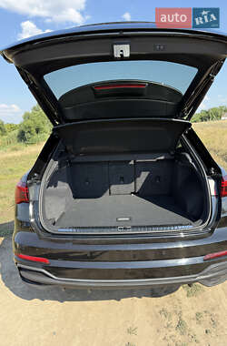 Внедорожник / Кроссовер Audi Q3 2023 в 