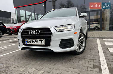 Внедорожник / Кроссовер Audi Q3 2015 в 