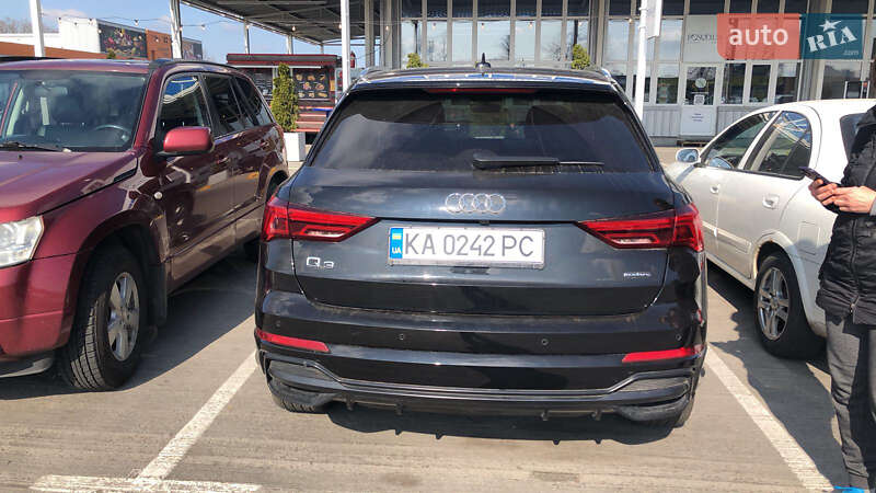 Внедорожник / Кроссовер Audi Q3 2022 в Киеве