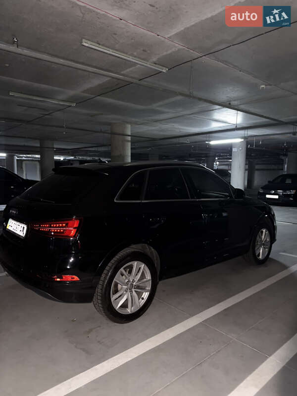 Внедорожник / Кроссовер Audi Q3 2017 в Киеве