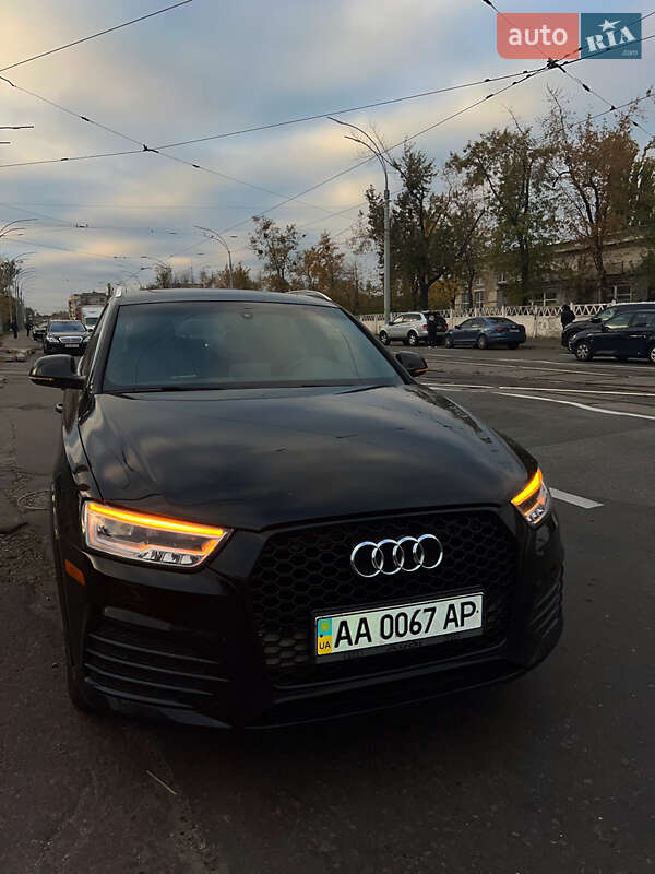 Внедорожник / Кроссовер Audi Q3 2017 в Киеве