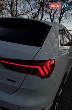 Внедорожник / Кроссовер Audi Q3 2019 в 