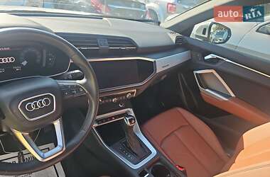Внедорожник / Кроссовер Audi Q3 2021 в 
