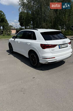 Внедорожник / Кроссовер Audi Q3 2022 в 