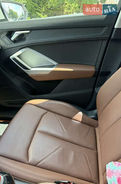 Внедорожник / Кроссовер Audi Q3 2022 в 