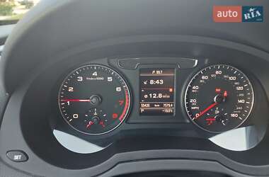 Внедорожник / Кроссовер Audi Q3 2016 в 
