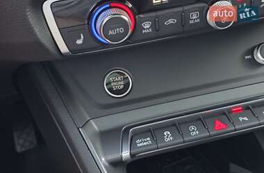 Внедорожник / Кроссовер Audi Q3 2020 в 