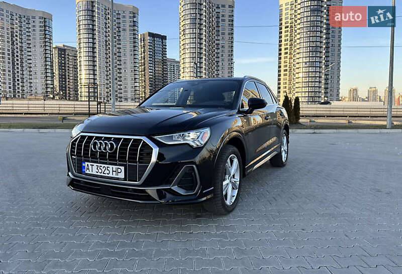 Внедорожник / Кроссовер Audi Q3 2019 в Киеве