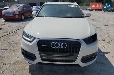 Внедорожник / Кроссовер Audi Q3 2015 в 