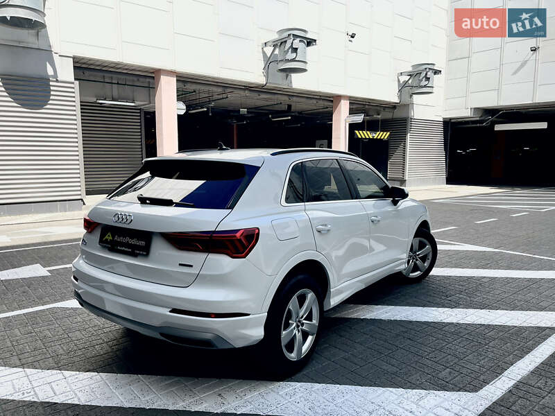 Внедорожник / Кроссовер Audi Q3 2019 в Киеве