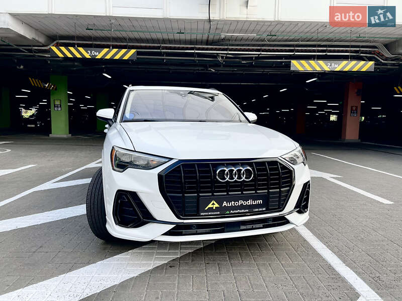 Внедорожник / Кроссовер Audi Q3 2019 в Киеве