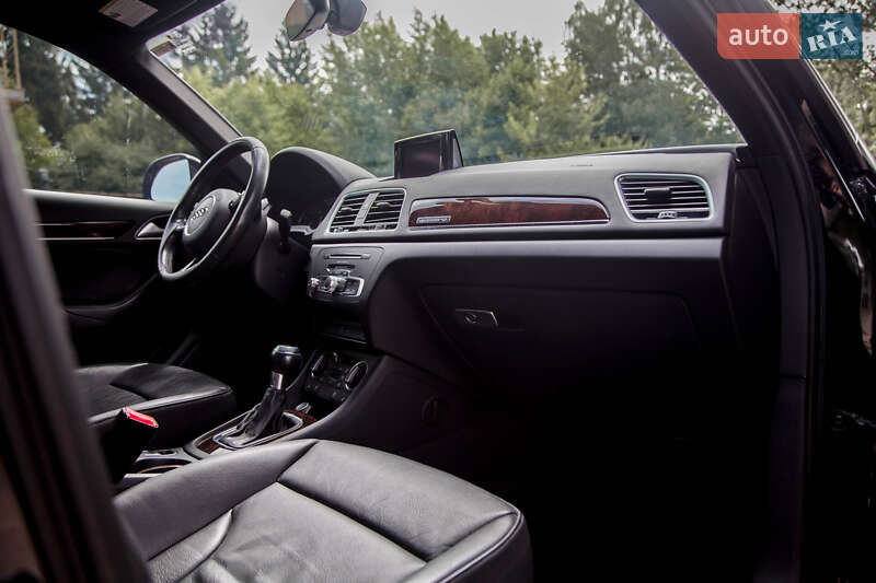 Внедорожник / Кроссовер Audi Q3 2017 в Львове