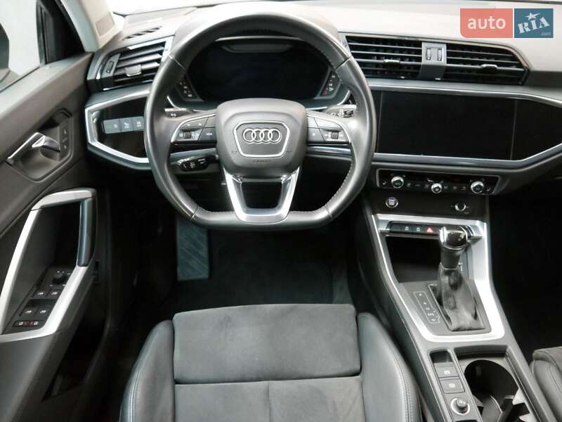 Внедорожник / Кроссовер Audi Q3 2019 в Киеве