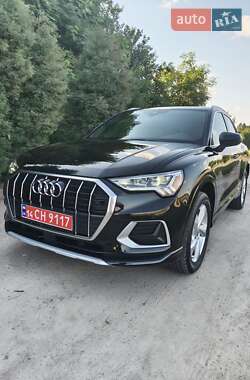 Внедорожник / Кроссовер Audi Q3 2019 в 