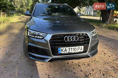 Внедорожник / Кроссовер Audi Q3 2018 в 